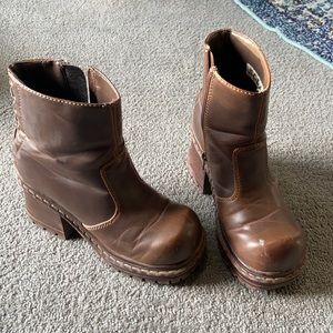 Brown platform vintage soda boots